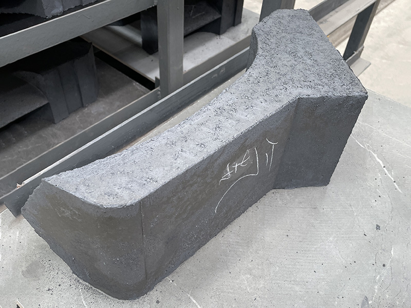 Silicon carbide rake tooth brick