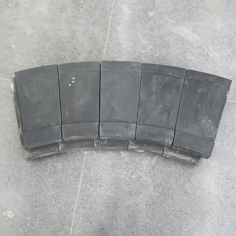 Silicon carbide hearth brick